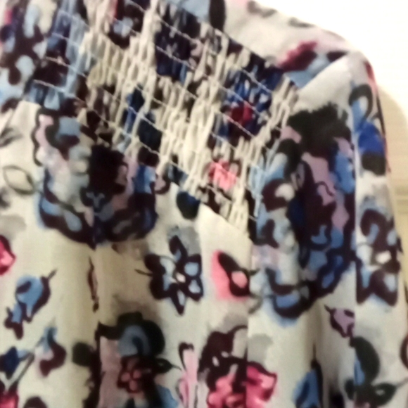 Women's blouse - Picture 3 of 4
